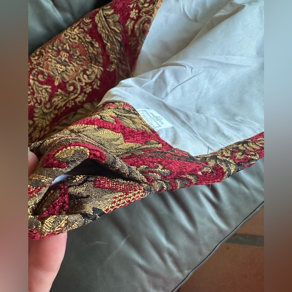CROSCILL IMPERIAL EMPRESS RED GOLD MEDALLION CURTAINS - Picture 2 of 5